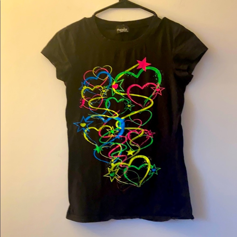 Medium fitted black t shirt with neon pattern